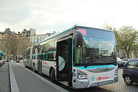 Autobus articulé (Iveco Urbanway 18 de la RATP).