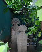 Tomba ottomana in un cortile privato / Ottoman grave in a courtyard.