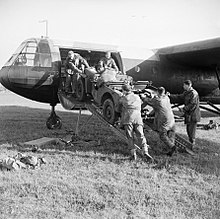 Chargement d'une Jeep dans un Horsa pendant un exercice (22 avril 1944).