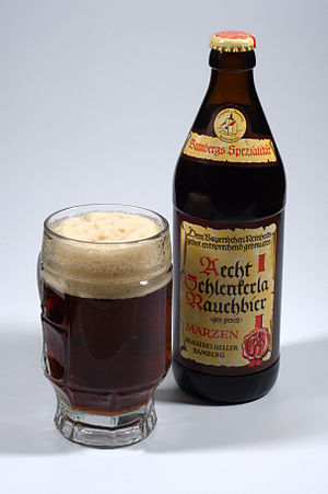 Deutsch: Flasche und Glas Aecht Schlenkerla Ra...