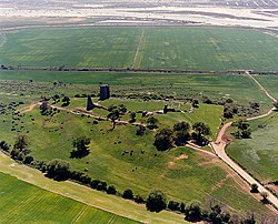 Vista aérea del castillo y el parque rural de Hadleigh - geograph.org.uk - 1563595.jpg