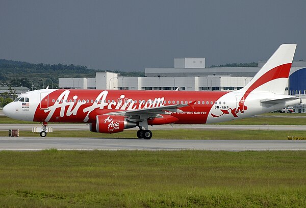 An A320 with the second iteration of the 2005 scheme (2008–2012 livery)