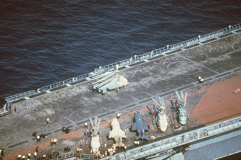 File:Aircraft carrier "Minsk" in 1980.jpeg