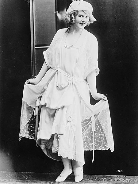 File:Alma Francis circa 1920.jpg
