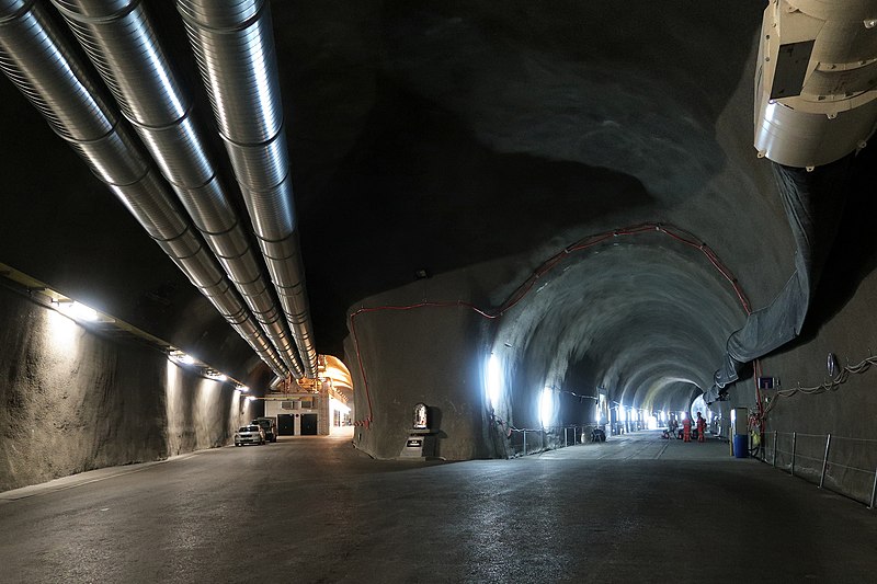 File:Amsteg - GBT Access Tunnel-Feed Point Cavern (30273269793).jpg