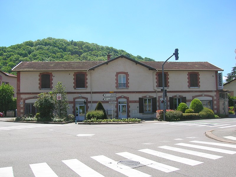 File:Ancienne gare du tram Gières 3.jpg