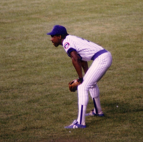 Dawson in right field at Wrigley Field, August 1988.