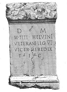 Autel funéraire du vétéran Marcus titus Helvinius.jpg