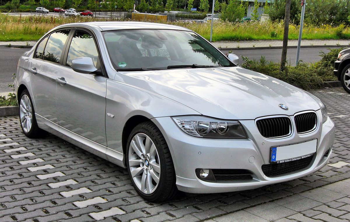 File:BMW 3er (E90) Facelift 20090720 front.JPG - Wikimedia Commons