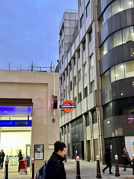 File:BSCU - Bank Station Cannon Street Entrance - Roundels at street level, February 2023 29.jpg
