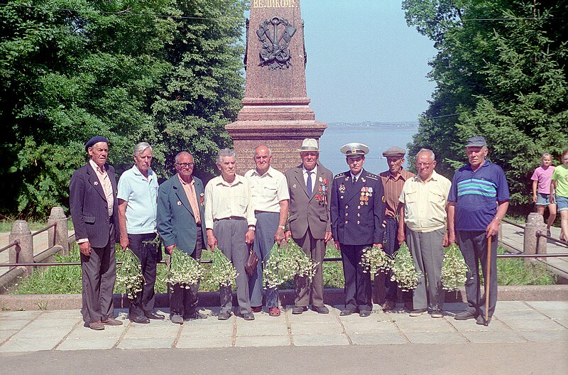 File:Ba-botik-fleet-holiday-1997-veterans-front.jpg