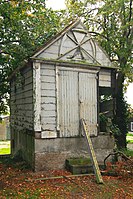 5. Morgue en el cementerio de Ouderkerk aan de IJssel. Autor: A. van Alphen. License: CC-BY-SA-3.0