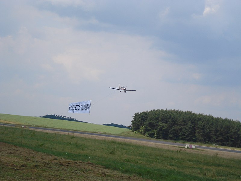 File:Bannerschlepp.JPG