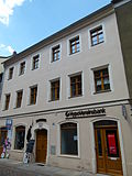 Residential house in closed development, with side wing in the courtyard and rear building