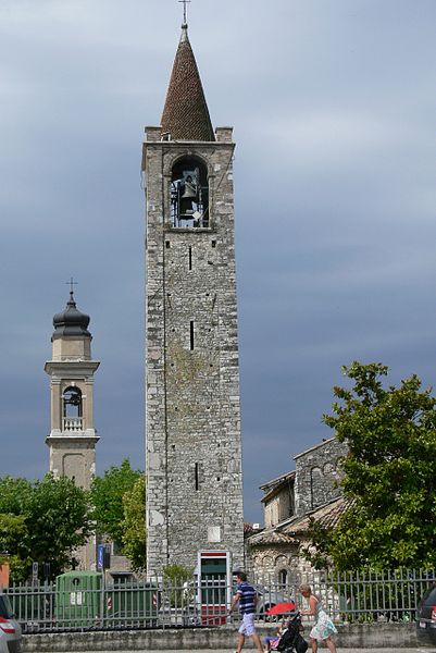 File:Bardolino San Severo - Kirchturm.jpg