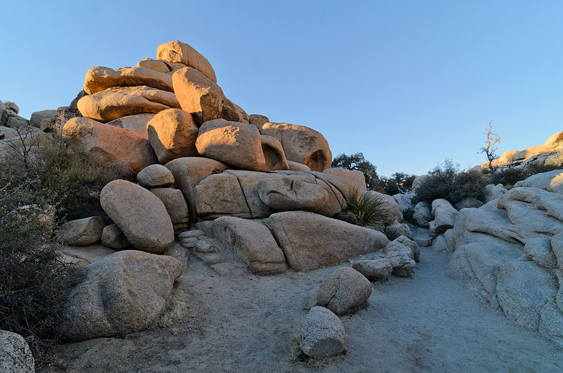 File:Barker Dam Joshua Tree December 2013 006.jpg