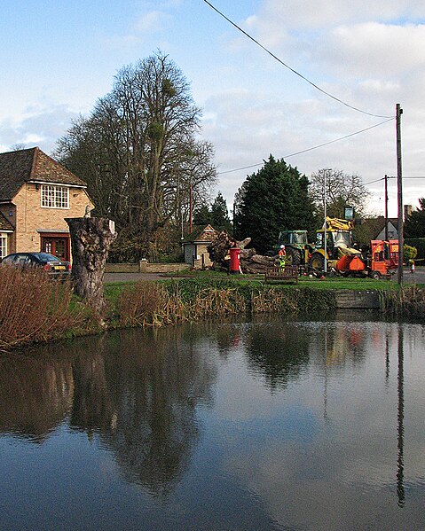 File:Barton pond, changed reflections - geograph.org.uk - 4745776.jpg