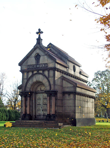 File:Batavia Cemetery Richmond Mausoleum Oct 09-2.JPG