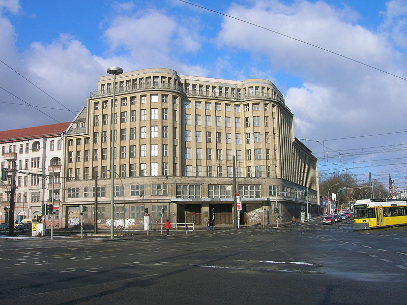 File:Berlin Prenzlauer Tor Kaufhaus Jonas.JPG