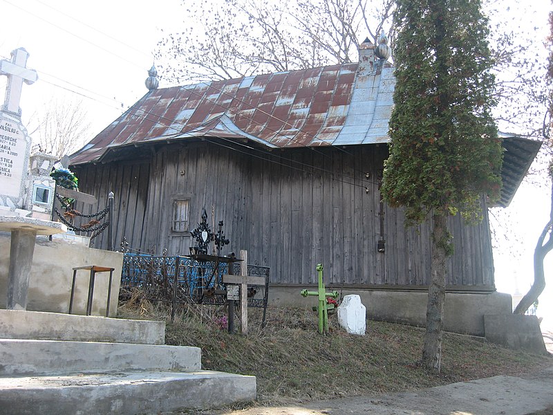 File:Biserica de lemn din Ipatele4.jpg