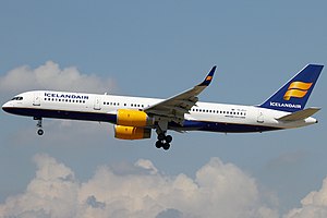 Boeing 757-208, Icelandair AN1936952.jpg