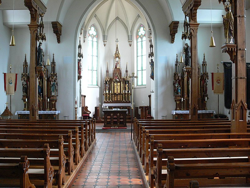 File:Boos Pfarrkirche Blick zum Chor.jpg