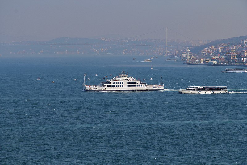 File:Bosporus 2013-03-18c.jpg