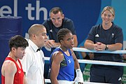 Deutsch: Boxen bei den Olympischen Jugendspielen 2018 Tag 12, 18. Oktober 2018 - Finale Leichtgewicht Mädchen – Junioren-Weltmeisterin und dreifache Juniorinnen-Europameisterin Caroline Sara DuBois (Großbritannien, blau) schlägt Juniorinnen-Asienmeisterin Porntip Buapa (Thailand, rot). English: Boxing at the 2018 Summer Youth Olympics on 18 October 2018 – Girls' lightweight Gold Medal Bout – Caroline Sara DuBois (Grat Britain, blue) wins over Porntip Buapa (Thailand, red). Español: Boxeo en los Juegos Olímpicos Juveniles de Verano de 2018 en 18 de octubre de 2018 - Combate de medalla de oro de peso ligero para niñas - Caroline Sara DuBois (Gran Bretaña, azul ) gana sobre Porntip Buapa (Tailandia, rojo).