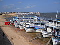 English: Boats in Tapajos River shore, Santarem עברית: סירות בגדת נהר טפז'וס, סנטרם