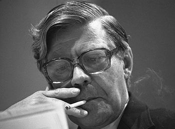 Helmut Schmidt smoking.