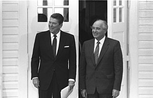 Bundesarchiv Bild 183-1986-1012-009, Reykjavik, Ronald Reagan, Michail Gorbatschow.jpg