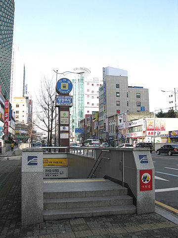 慶星大・釜慶大駅