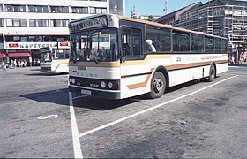 Buss fra ADS ventende på Arendal rutebilstasjon i 1983. Foto: p.Alan Cyril Littlewood