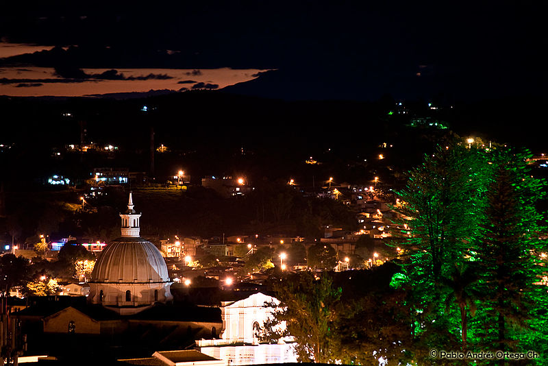 File:Cúpula nocturna desde El Morro (4292196862).jpg