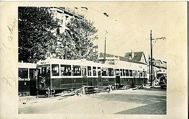 Le tramway 28 (Montrouge - Saint-Augustin) à la porte d'Orléans.