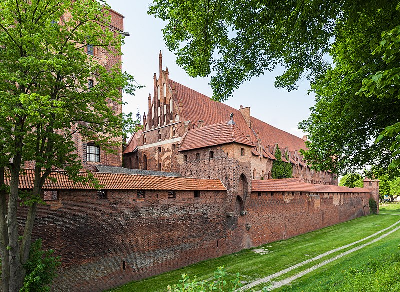 File:Castillo de Malbork, Polonia, 2013-05-19, DD 47.jpg