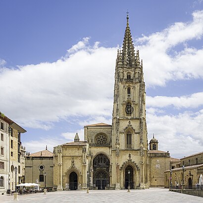 Cómo llegar a Catedral De San Salvador De Oviedo en transporte público - Sobre el lugar