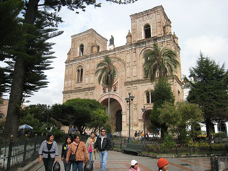 File:Cattedrale di Cuenca in Ecuador.jpg