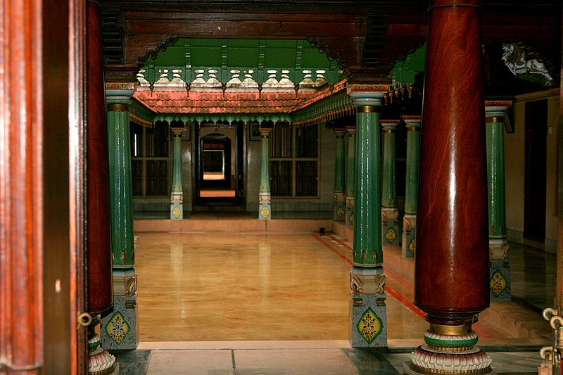 File:Chettinad house courtyard.jpg