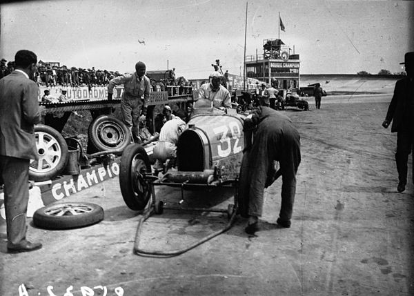 Louis Chiron and Achille Varzi pitting