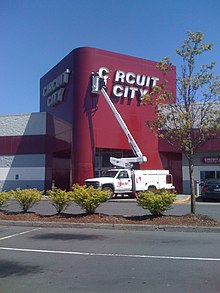Removal of signage on a former Circuit City store in Portland, Oregon CircuitCityBankruptcy.jpg