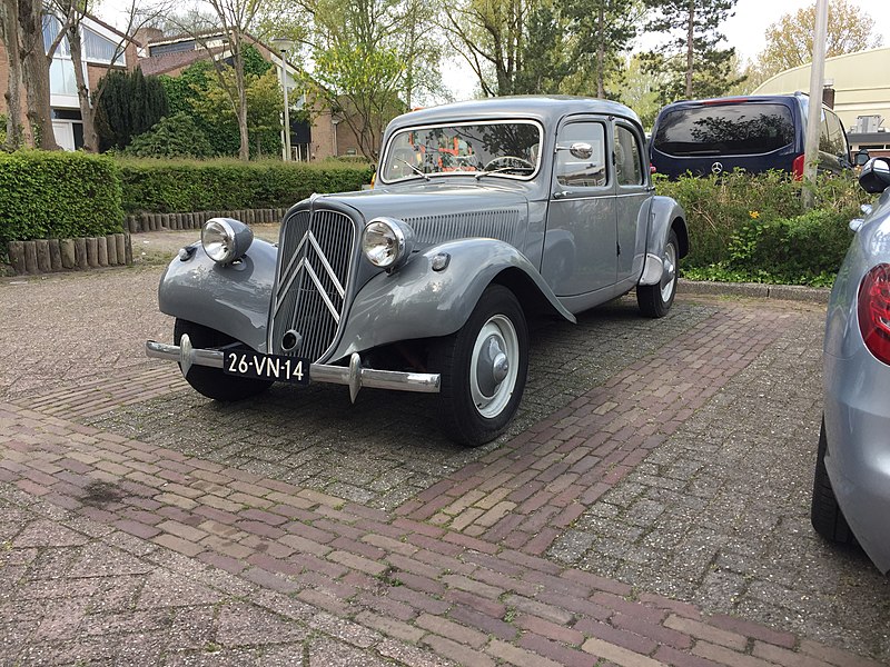 File:Citroën Traction Avant, 26-VN-14 (51175521747).jpg