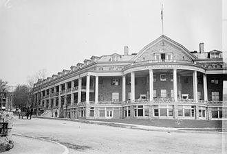 Clifton Hotel in 1914 Clifton 5333431278 7fc9cfb6c9 o.jpg