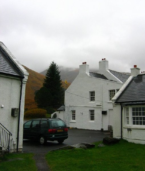 File:Cluanie Inn - geograph.org.uk - 71069.jpg