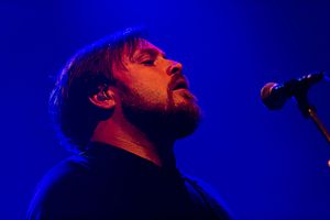 Stever performing with Coheed and Cambria in 2016