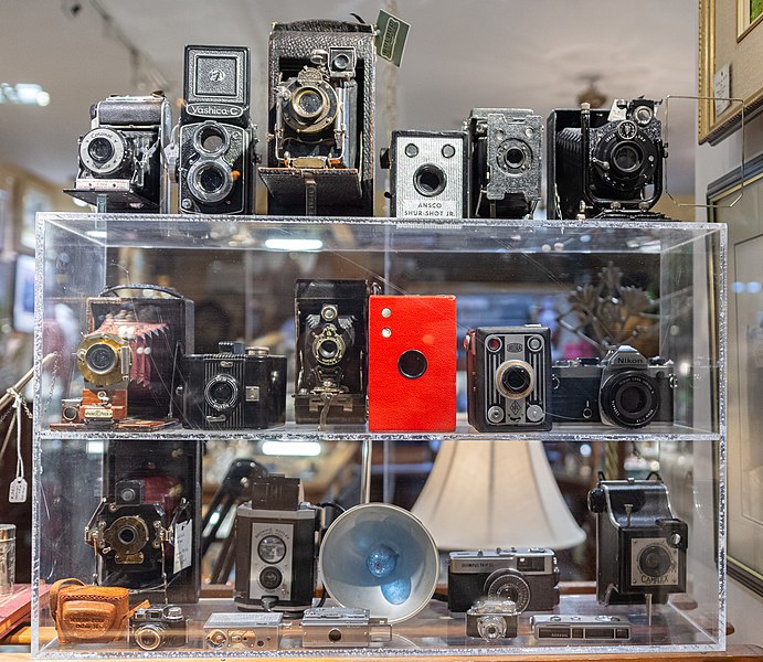 File:Collection of old cameras.jpg