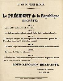 « Au nom du peuple français », Bonaparte dissout l'Assemblée nationale et le Conseil d'État, instaure l'état de siège, abroge la loi du 31 mai 1850 et rétablit le suffrage universel. Affiche des décrets présidentiels du 2 décembre 1851.