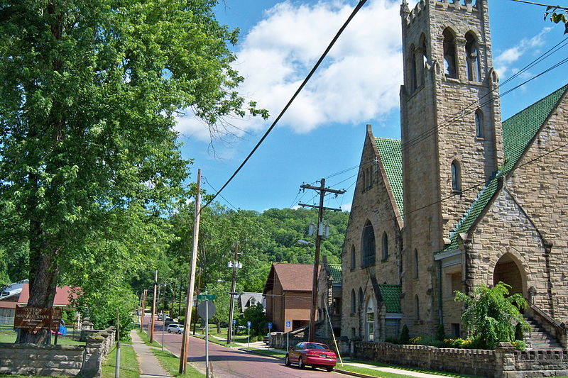 File:Court Street, Paintsville, KY.jpg