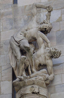 Rappresentazione scultorea di Caino e Abele posta nel Duomo di Milano