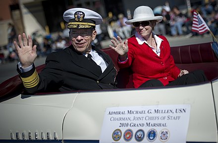 Admiral Mike Mullen, chairman of the U.S. Joint Chiefs of Staff, and his wife, Deborah, in Pacoima during the 2010 San Fernando Valley Veterans Day Parade